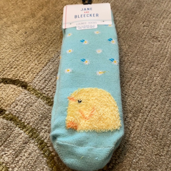Jane and Bleecker Accessories - ~Jane and Bleecker~ “Baby Chick in Field of Daisies” Lounge Socks